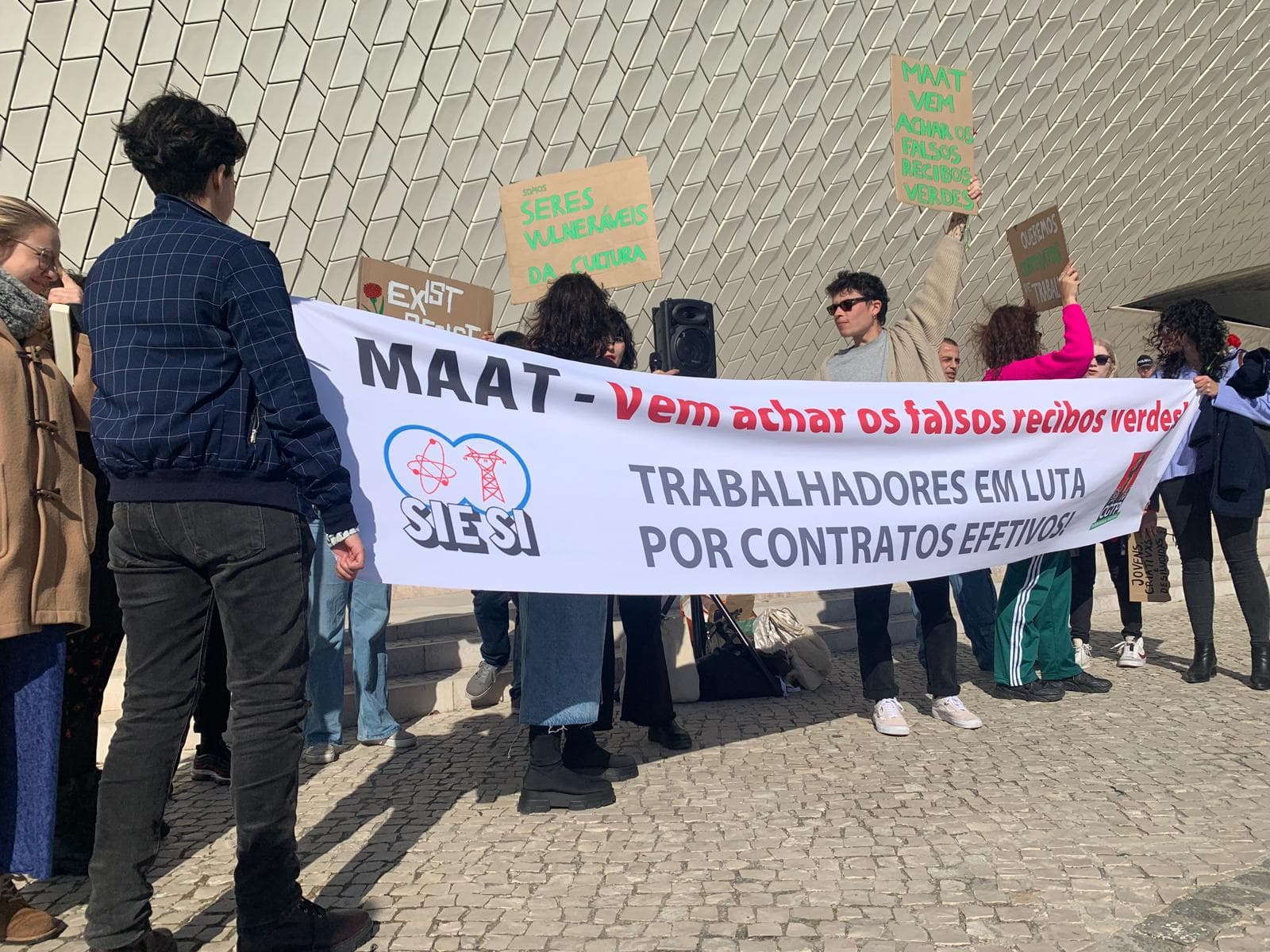 “Trabalho XXI”: roteiro para um precário abdicante
